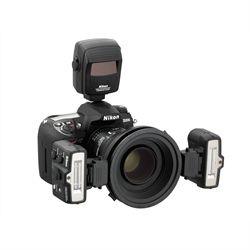 Nikon R1C1 Close-Up Macro Speedlight Flash Commander Kit with 1x SU-800 Commander 2x SB-R200 Speedlight 1x SX-1 Attach